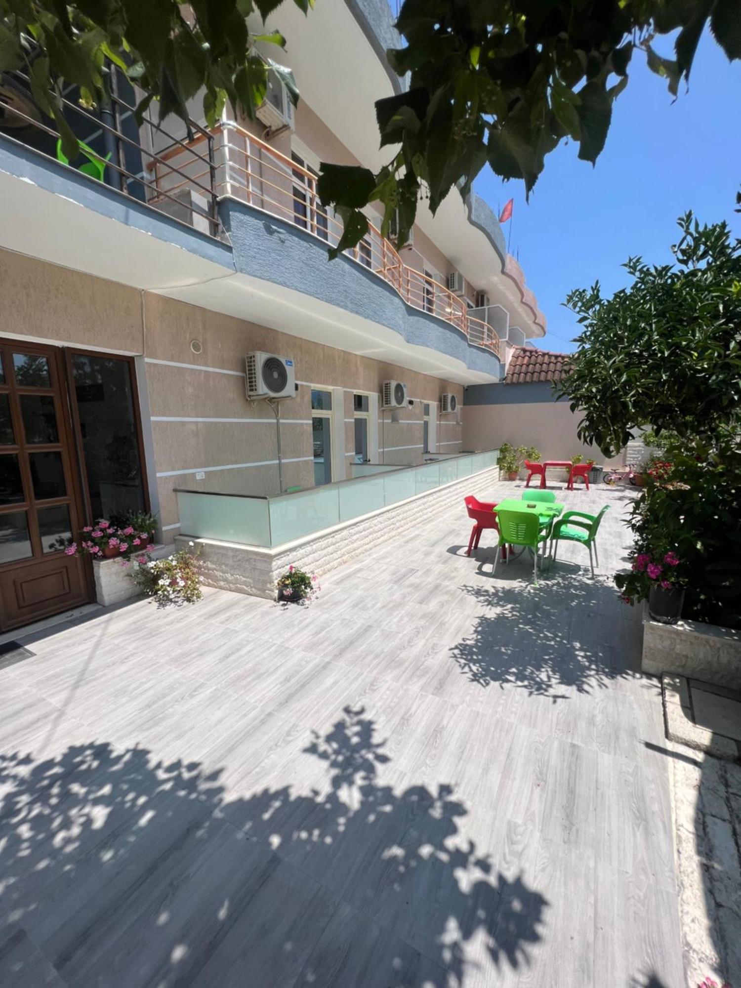 Hotel Villa Flowers Vlore Bagian luar foto