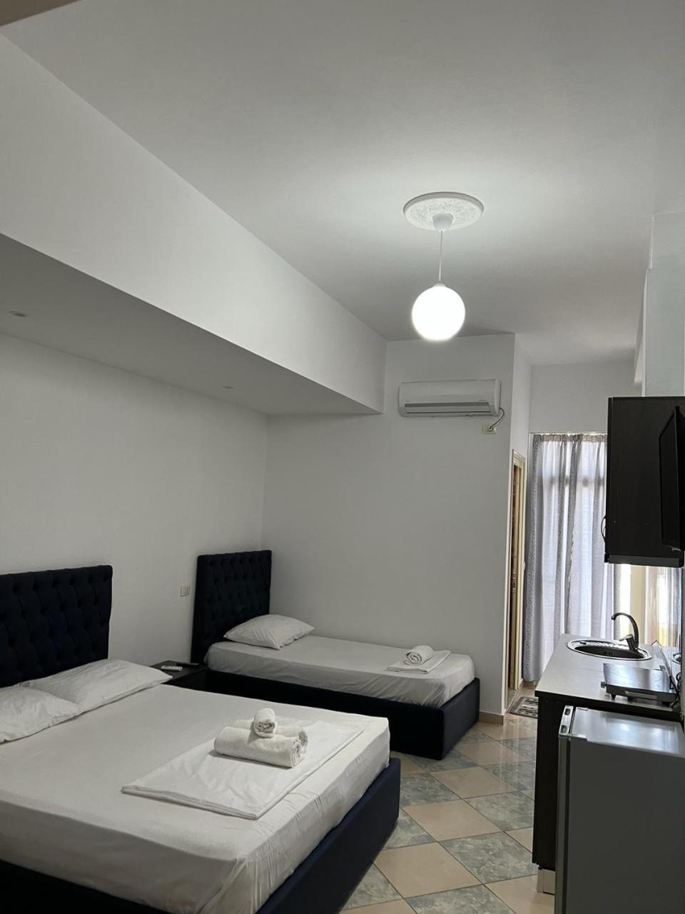 Hotel Villa Flowers Vlore Bagian luar foto