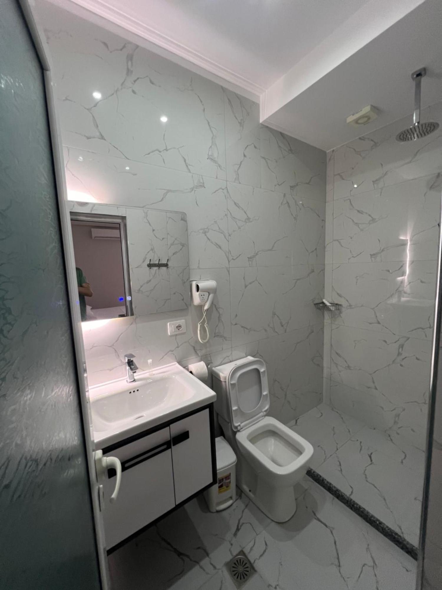Hotel Villa Flowers Vlore Bagian luar foto