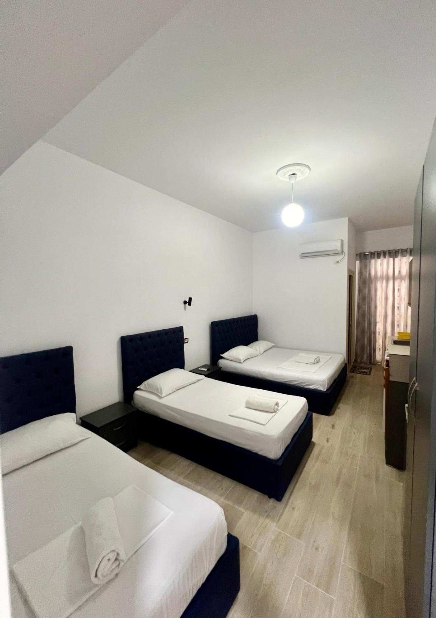 Hotel Villa Flowers Vlore Bagian luar foto
