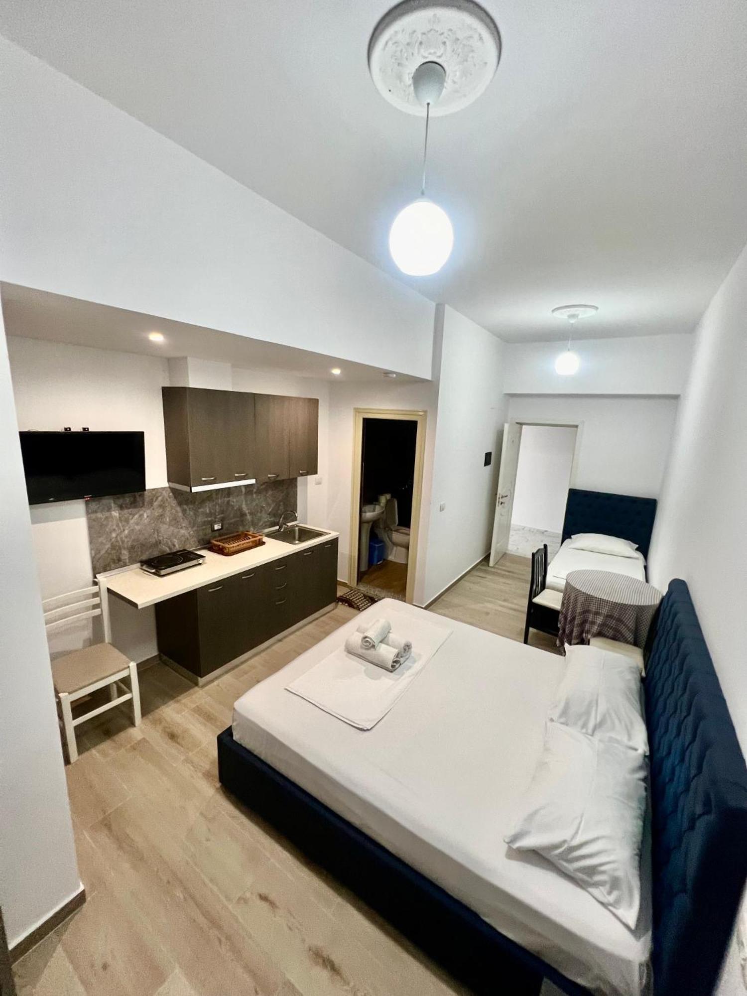 Hotel Villa Flowers Vlore Bagian luar foto