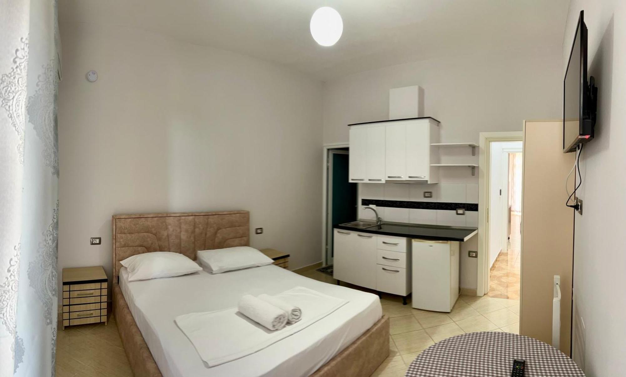 Hotel Villa Flowers Vlore Bagian luar foto
